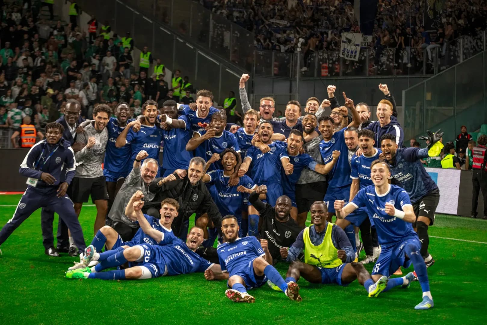 Troyes retrouve la Ligue 1 après un parcours remarquable en 2025-2026