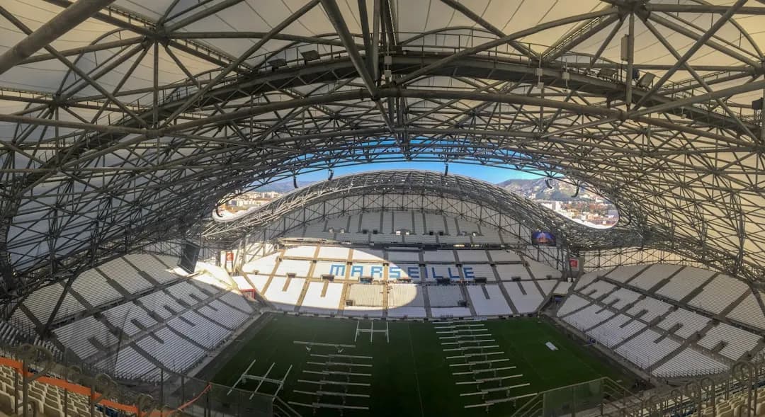 Mercato 2026 : Bologne cible Kieron Bowie, l'attaquant prometteur de Vérone