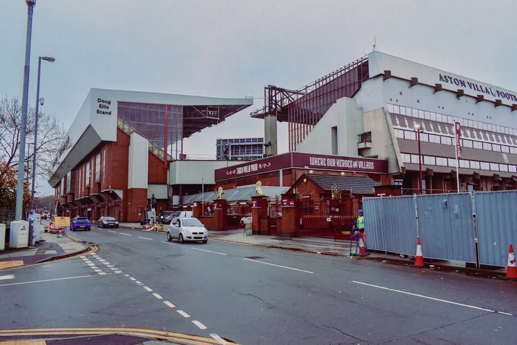Aston Villa : une opportunité manquée pour la Ligue des Champions après le nul contre Burnley en 2026