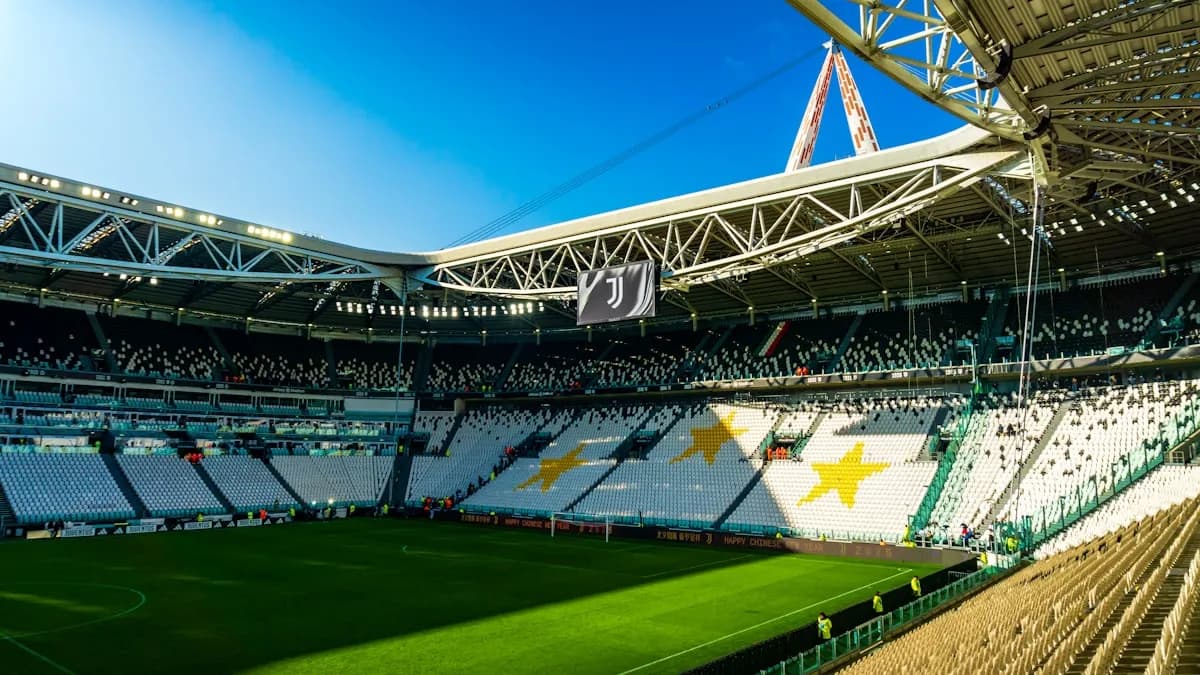 Julio Alberto and Steve Archibald against Juventus: the impact of missed chances in the European Cup