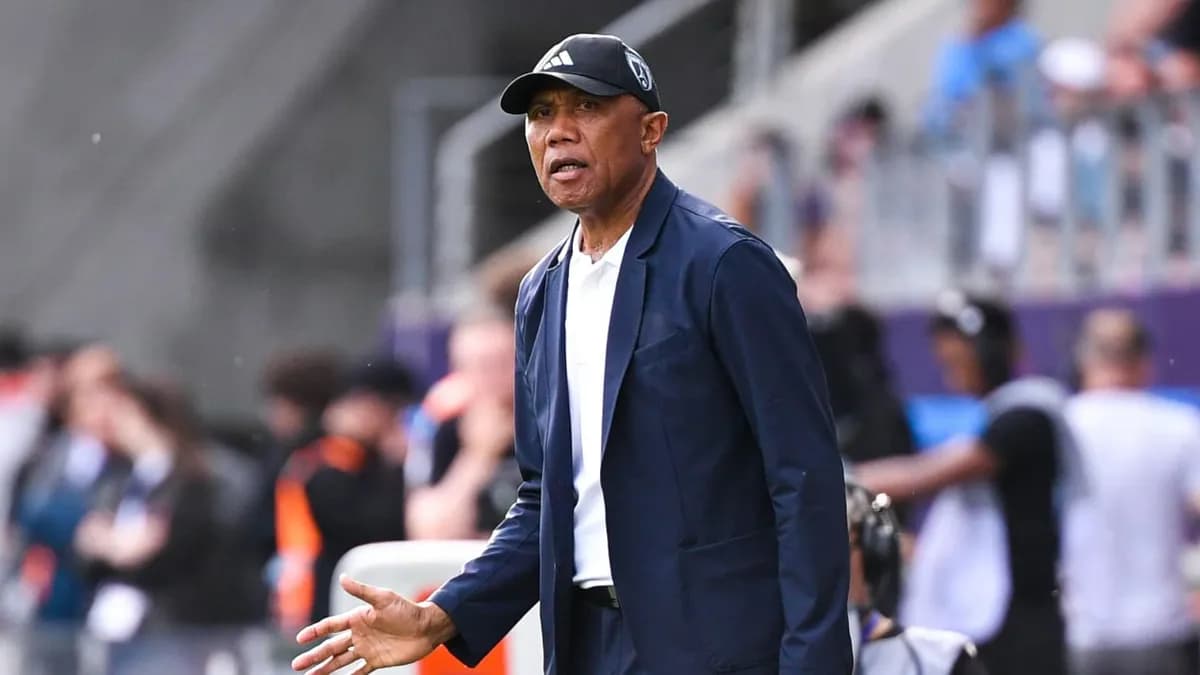 Antoine Kombouaré : la reconduction de son mandat au Paris FC pour stabiliser le club en Ligue 1