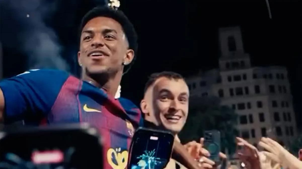 FC Barcelona: Over a Thousand Supporters Celebrate the 2026 Liga Title at Catalunya Square