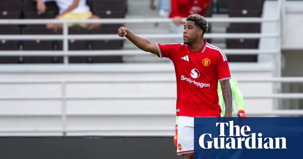Andrey Santos débute avec Manchester United
