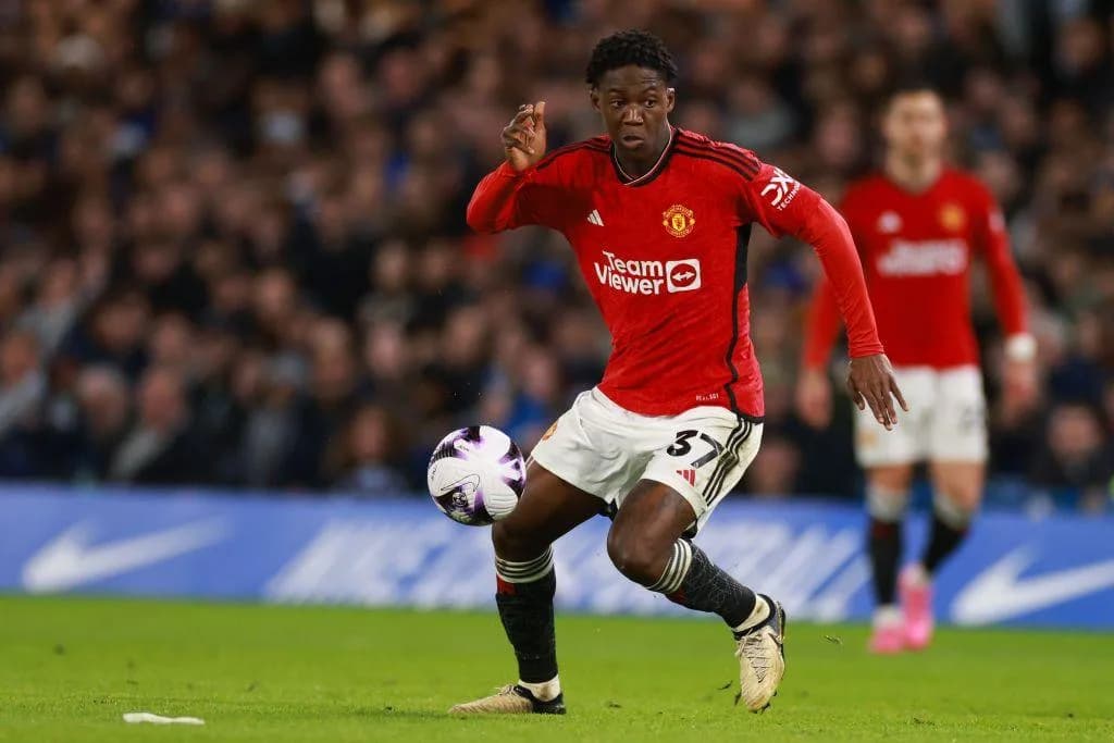 Kobbie Mainoo prolonge à Manchester United jusqu'en 2031 : quel impact pour le club en Premier League ?