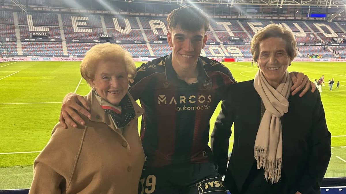 Carlos Espí : le rôle clé du buteur dans la remontée du Levante en Liga