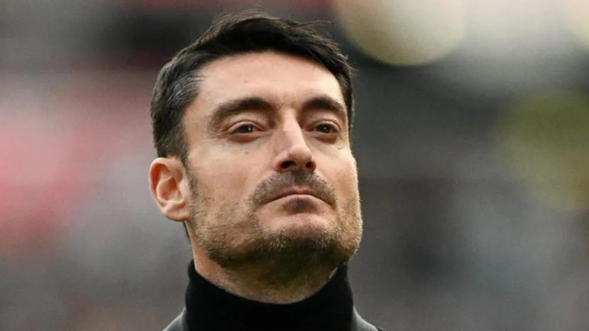 Albert Riera à l’Eintracht Francfort : tensions internes et défi de cohésion en Bundesliga
