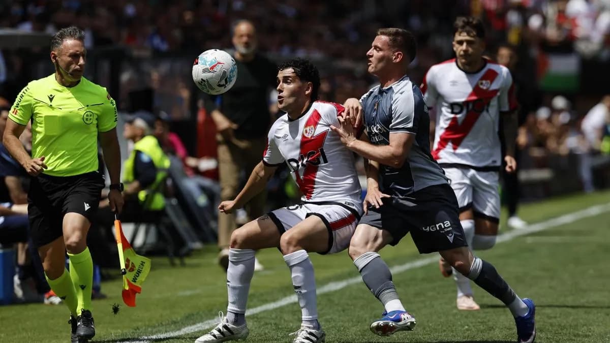 Sergio Camello déplore le football d’aujourd’hui et le VAR après Vallecas