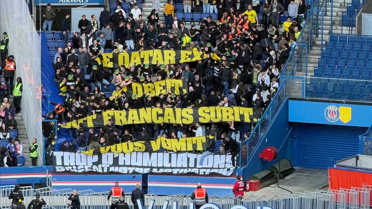 Tensions vives dans le parcage nantais au Parc des Princes lors de PSG-Nantes